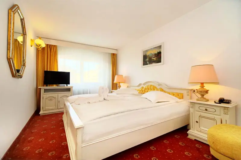 Dormitorul Apartamentului Superior cu pat King-size